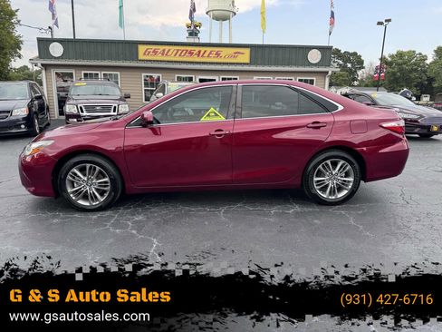 Used 2017 Toyota Camry SE image 1
