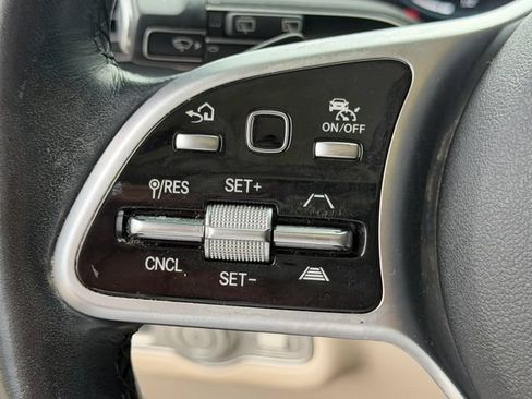 Used 2022 Mercedes-Benz GLS 450 4MATIC image 30