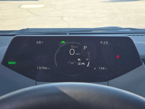 Used 2025 Toyota Prius XLE FWD image 25