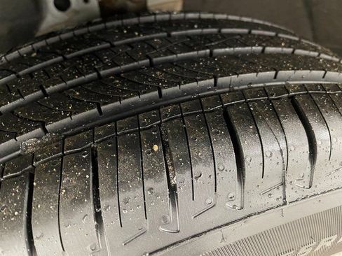 Used 2023 GMC Terrain SLE w/ Driver Convenience Package image 8