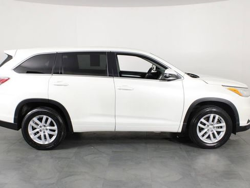 Used 2014 Toyota Highlander LE image 13
