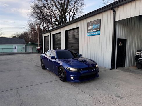 Used 2019 Dodge Charger Scat Pack w/ Technology Group image 12