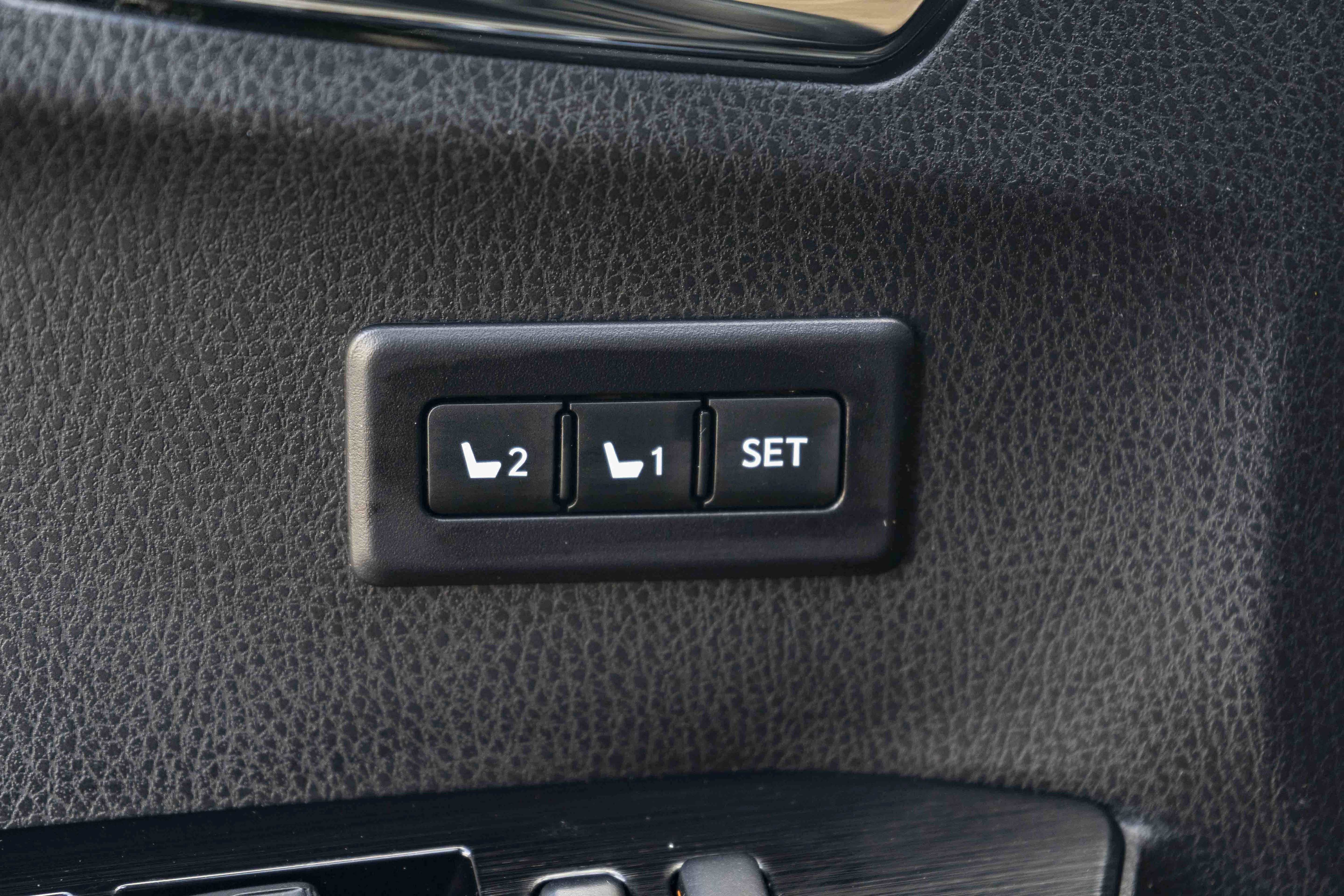 Used 2016 Toyota RAV4 Limited AWD/4WD image 37