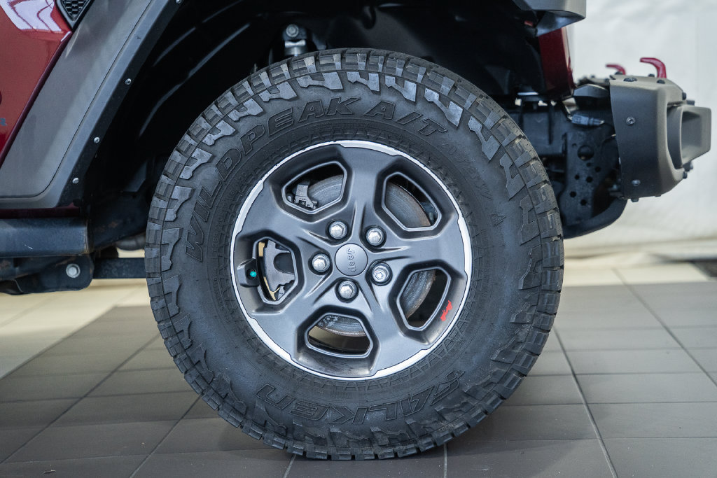 Certified 2021 Jeep Gladiator Rubicon w/ LED Lighting Group AWD/4WD image 16