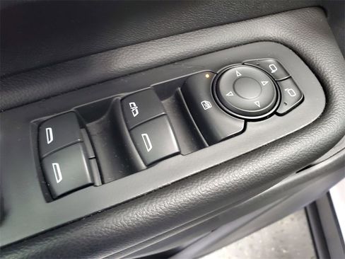 Used 2023 GMC Terrain SLT w/ Elevation Edition image 9