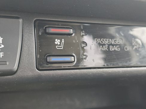 Used 2020 Toyota RAV4 Limited image 4