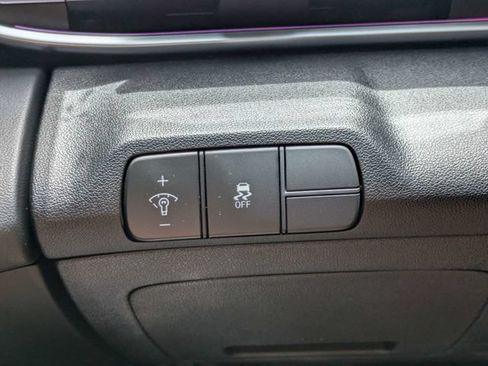 Used 2024 Hyundai Elantra SEL FWD image 21