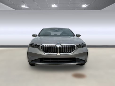 Used 2026 BMW 530i RWD image 5
