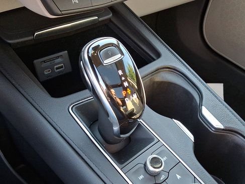 Used 2020 Cadillac XT4 Premium Luxury w/ Technology Package image 17