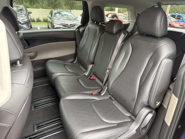 Used 2026 Kia Carnival FWD image 13