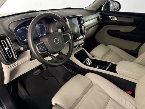 Used 2022 Volvo XC40 T5 Inscription image 18