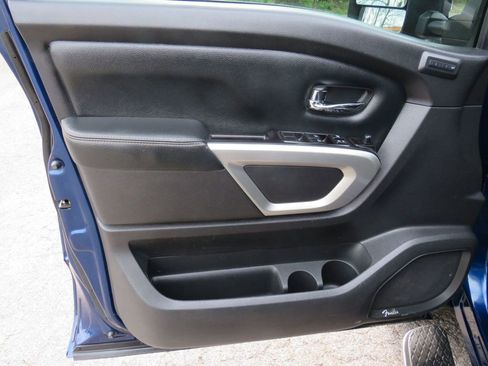 Used 2019 Nissan Titan SL w/ Texas Titan Edition image 9