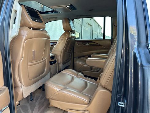 Used 2016 Cadillac Escalade ESV Platinum image 18