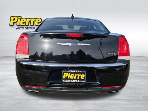 Used 2016 Chrysler 300 C RWD image 4