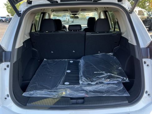 Certified 2026 Nissan Rogue SV image 31