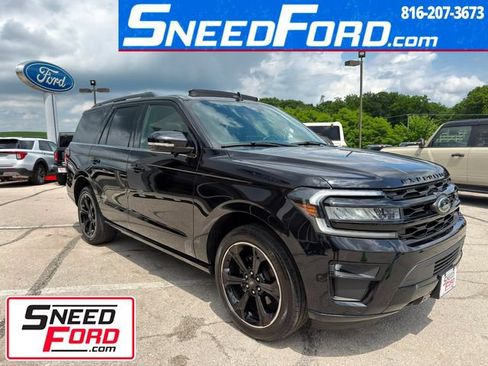 Used 2024 Ford Expedition Limited AWD/4WD image 1