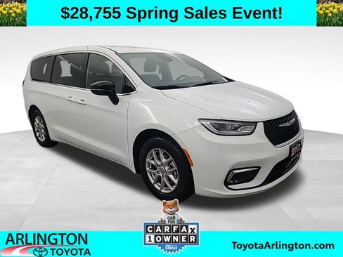 Used 2025 Chrysler Pacifica Select image 1