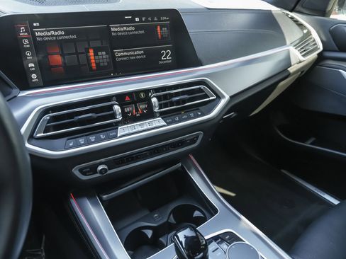 Used 2023 BMW X5 sDrive40i w/ Premium Package image 9