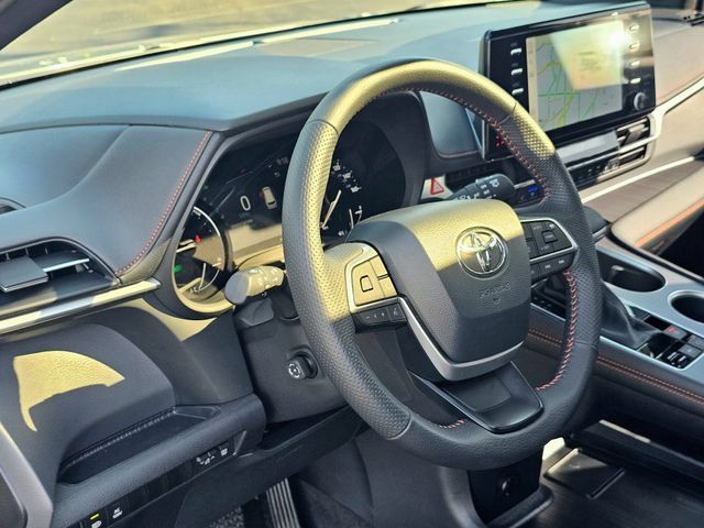 Used 2024 Toyota Sienna XSE w/ XSE Premium Package FWD image 16