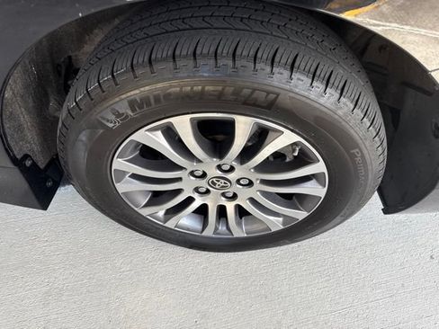 Used 2020 Toyota Sienna XLE w/ Carpet Mat Package FWD image 20