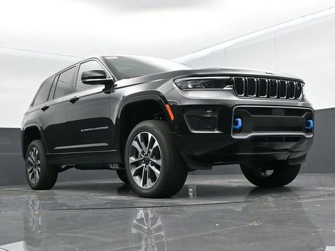 Used 2024 Jeep Grand Cherokee Overland w/ Advanced Protech Group III AWD/4WD image 42