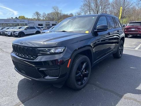 Certified 2023 Jeep Grand Cherokee Altitude AWD/4WD image 5