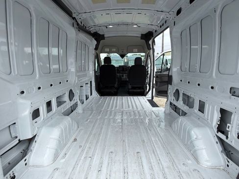 Used 2023 Ford E-Transit Medium Roof RWD image 18
