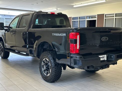 Used 2024 Ford F250 XLT w/ Black Appearance Package image 6