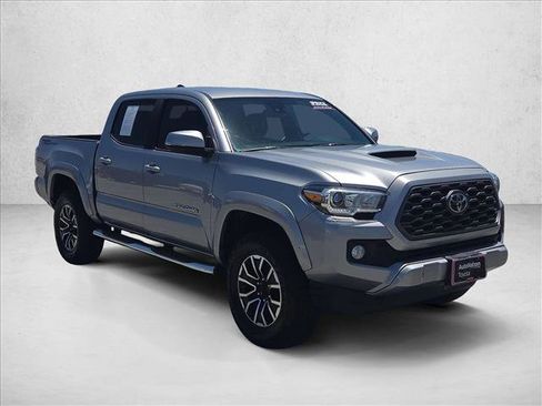 Used 2020 Toyota Tacoma TRD Sport w/ Technology Package RWD image 3