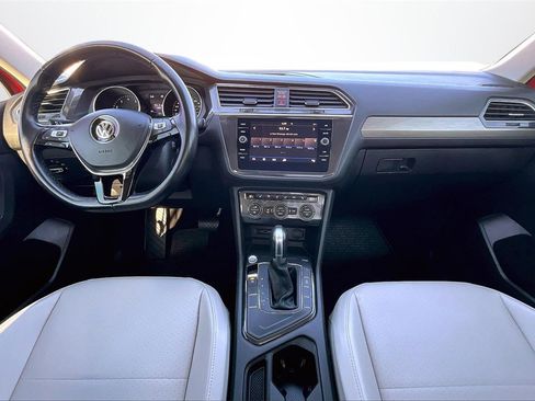 Used 2019 Volkswagen Tiguan SE w/ Panoramic Sunroof Package image 7