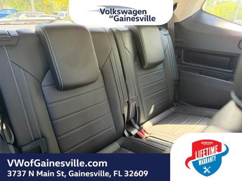 Used 2025 Volkswagen Atlas SEL AWD/4WD image 9