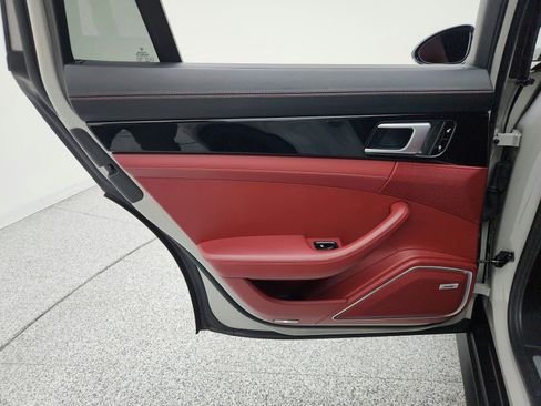 Used 2018 Porsche Panamera 4S image 25