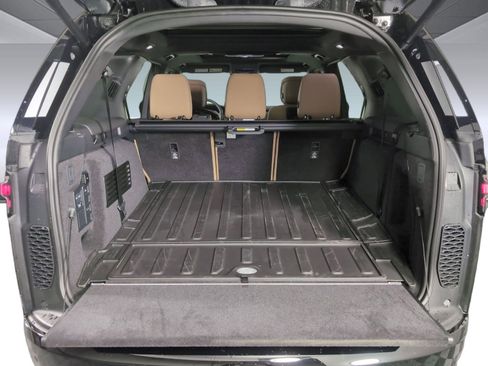 Used 2025 Land Rover Discovery Dynamic SE image 26