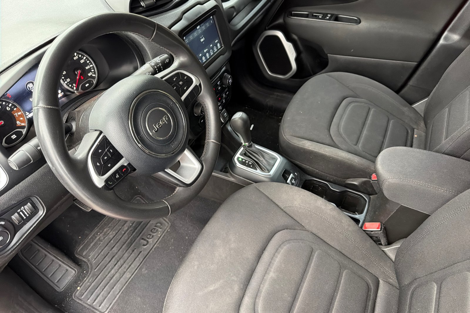 Used 2021 Jeep Renegade Latitude FWD image 12