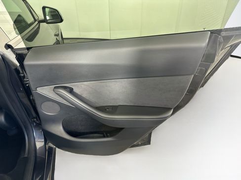 Used 2024 Tesla Model Y Long Range AWD/4WD image 32