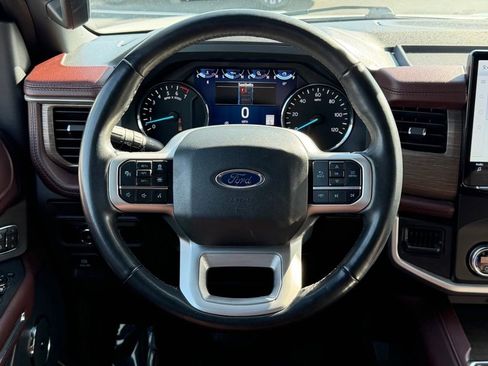 Used 2024 Ford Expedition Limited image 29