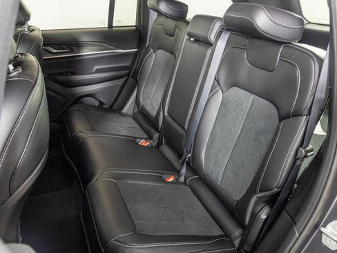 New 2026 Jeep Grand Cherokee Altitude AWD/4WD image 38