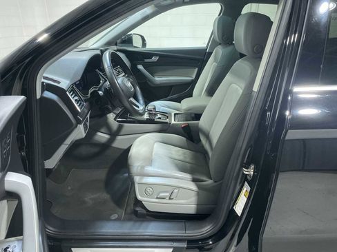 Used 2021 Audi Q5 Premium Plus w/ Premium Plus Package image 2