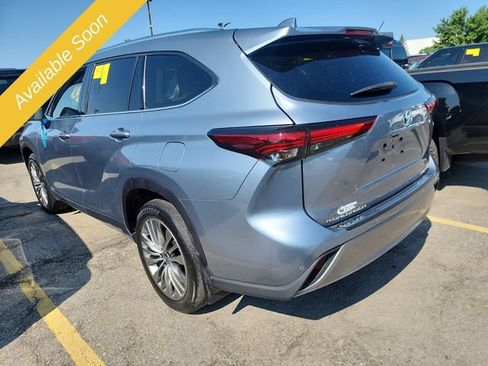 Used 2021 Toyota Highlander Platinum AWD/4WD image 3
