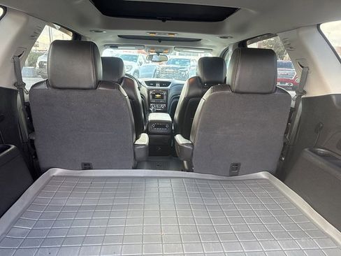 Used 2017 Chevrolet Traverse LT image 18