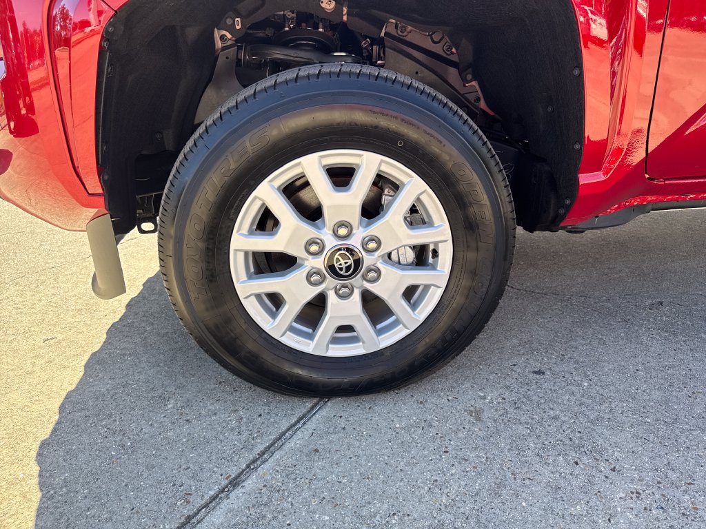 Certified 2026 Toyota Tacoma SR5 AWD/4WD image 33
