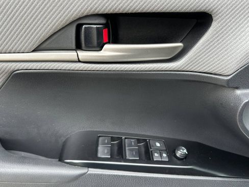 Used 2025 Toyota Camry SE FWD image 11