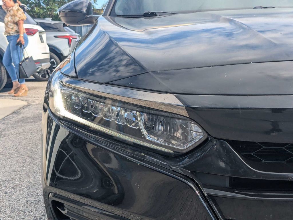 Used 2018 Honda Accord Sport image 10