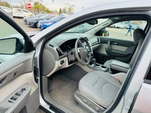 Used 2015 GMC Acadia SLE image 9