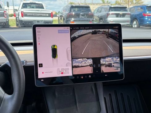 Used 2022 Tesla Model Y Long Range AWD/4WD image 4