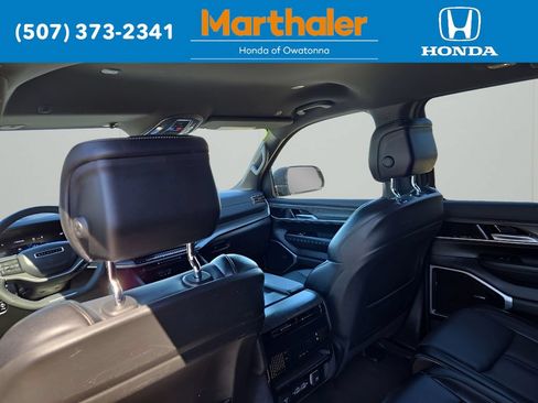 Used 2024 Jeep Wagoneer Series II w/ Flexible Seating Group AWD/4WD image 14