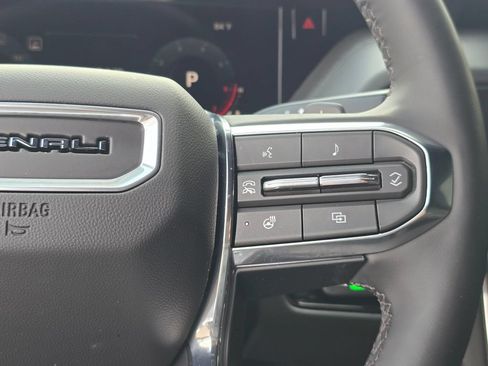 Used 2026 GMC Yukon Denali AWD/4WD image 22