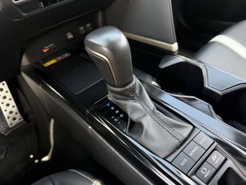Used 2025 Toyota Camry SE FWD image 20
