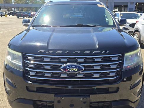 Used 2016 Ford Explorer XLT w/ Equipment Group 202A image 2