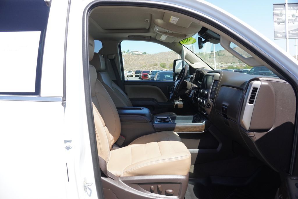 Used 2018 GMC Sierra 2500 Denali w/ Duramax Plus Package AWD/4WD image 31